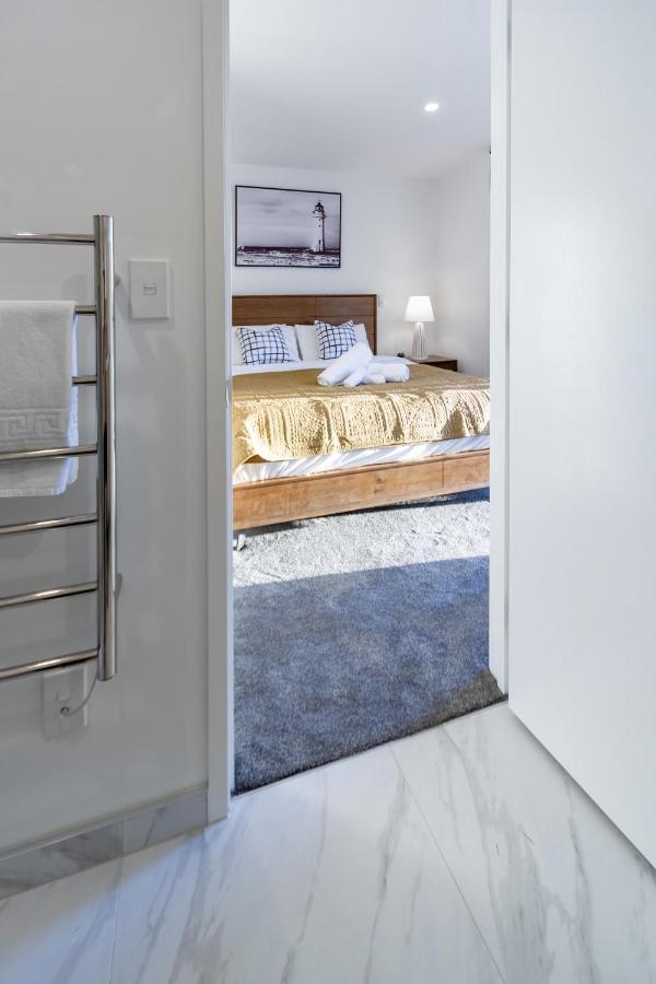 Modern 3 Bed Overlooking Hagley Park Christchurch Eksteriør billede